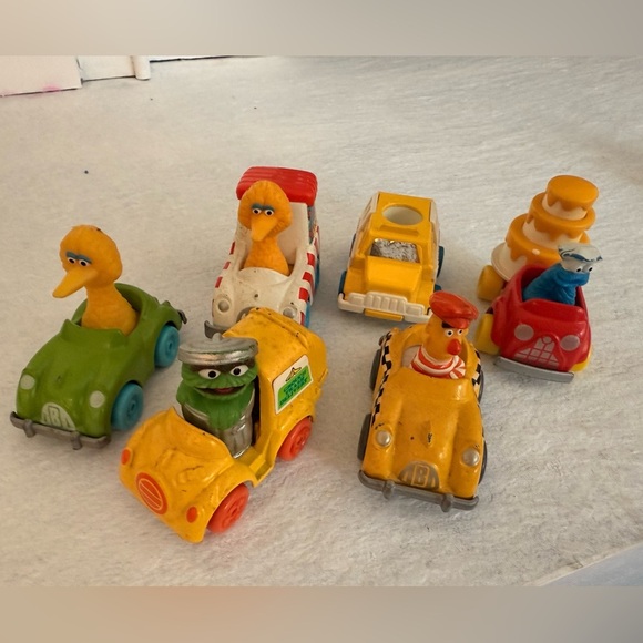 Hasbro & Playskool Muppets
Sesame Street 6 Diecast Vintage
Cars - Picture 2 of 6
